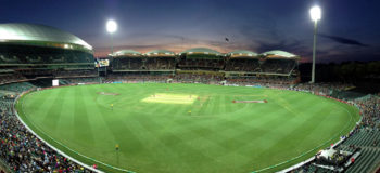 Stade de baseball éclairé la nuit en Australie