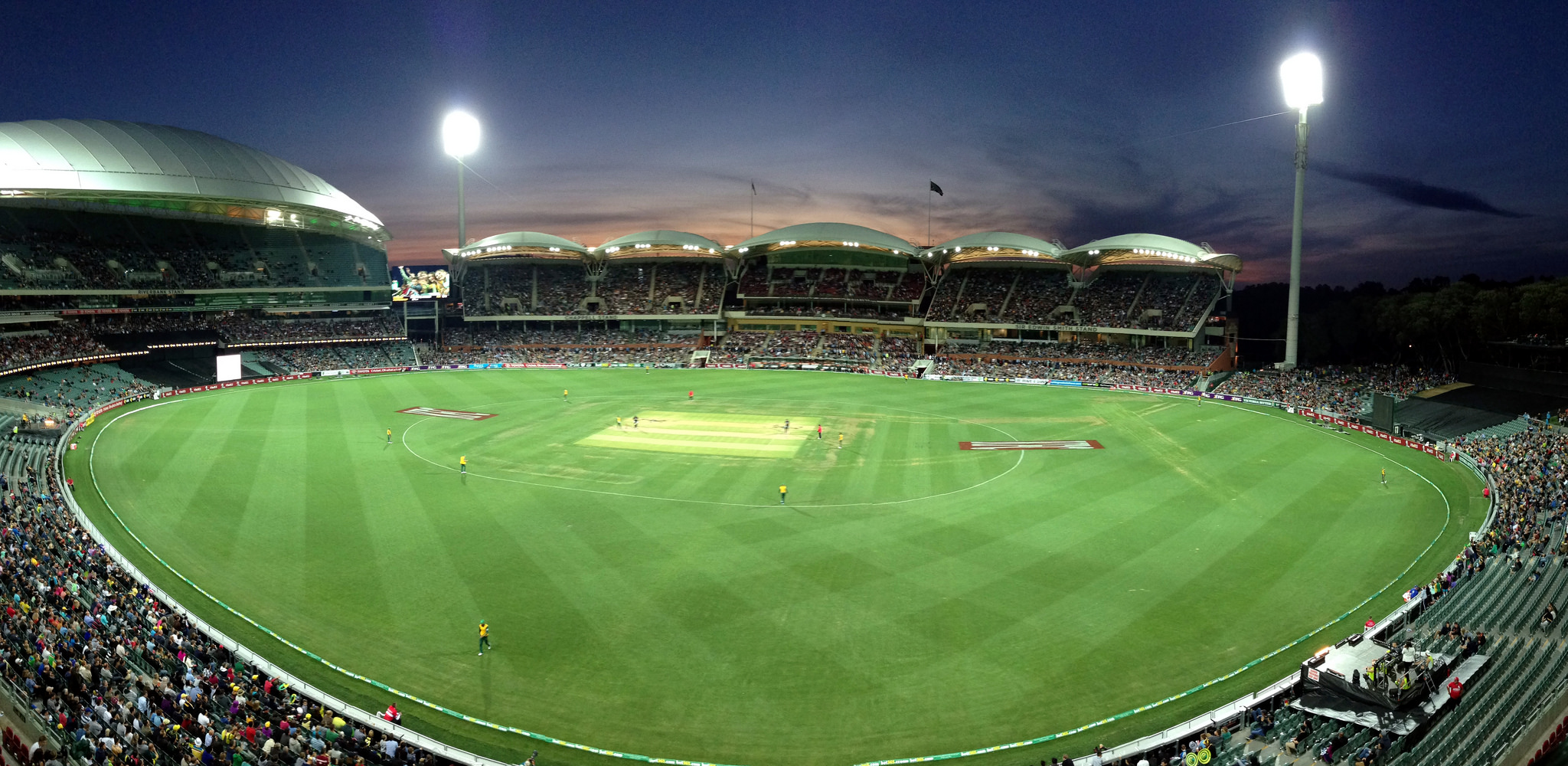 Stade de baseball éclairé la nuit en Australie