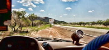 Road trip en Australie, paysage vu d'une voiture