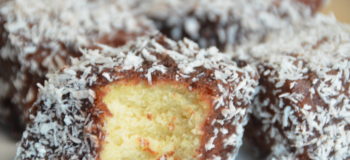 Lamingtons australiens avec poudre de coco