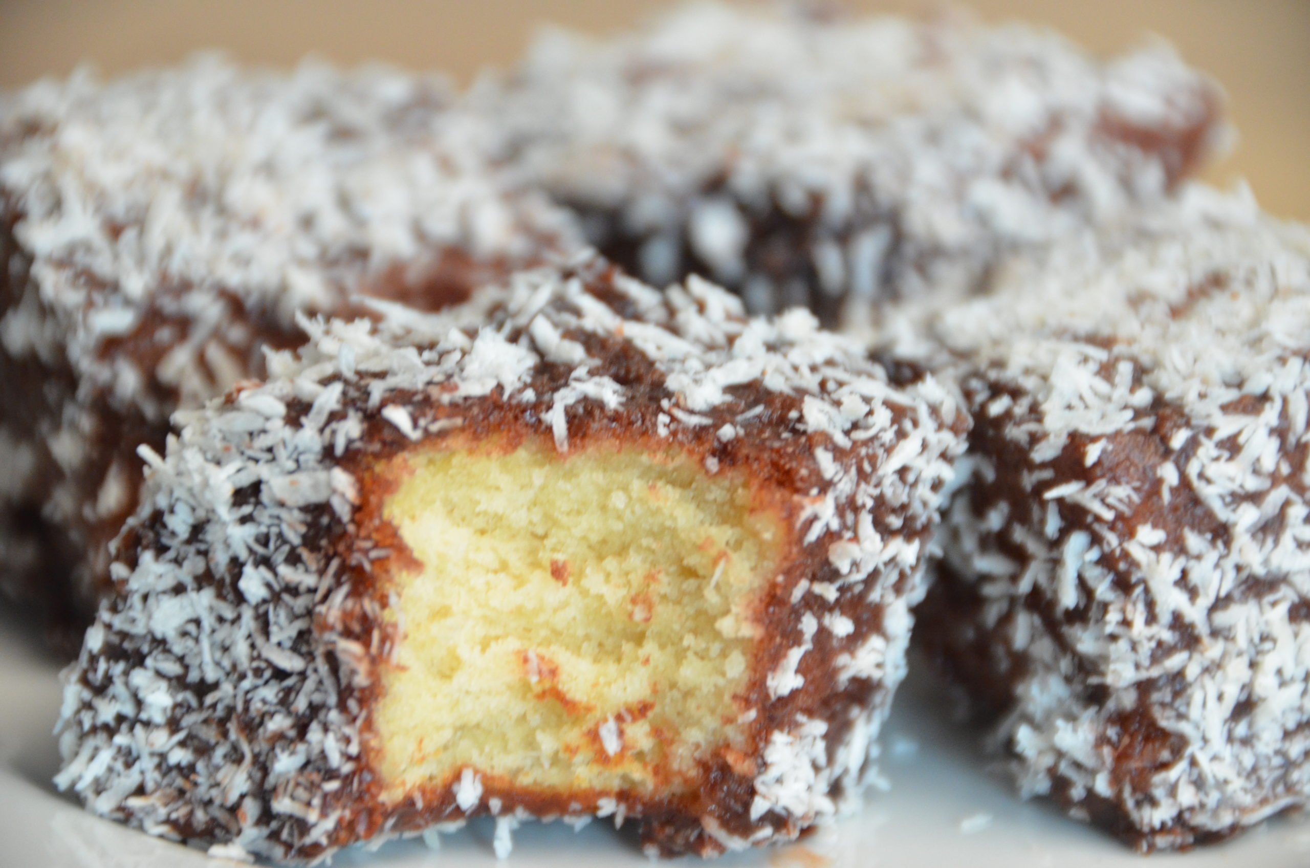 Lamingtons australiens avec poudre de coco